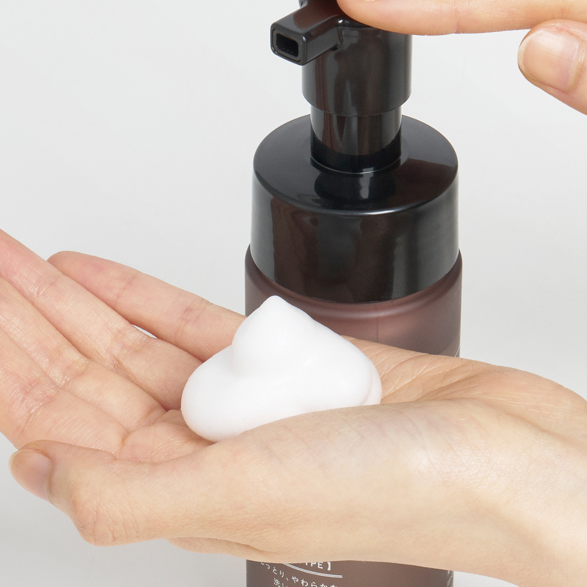 iroha INTIMATE WASH 【 FOAM TYPE 】よもぎブレンドの香り